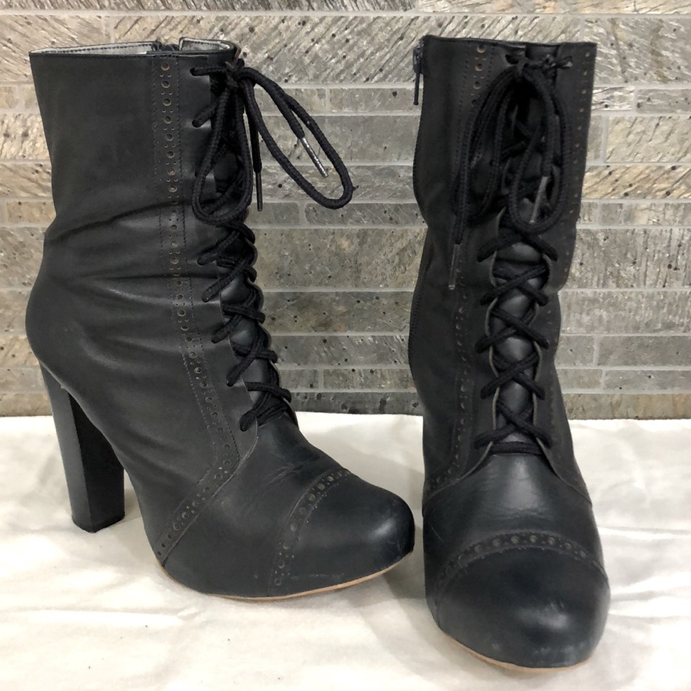 Velika Boots
